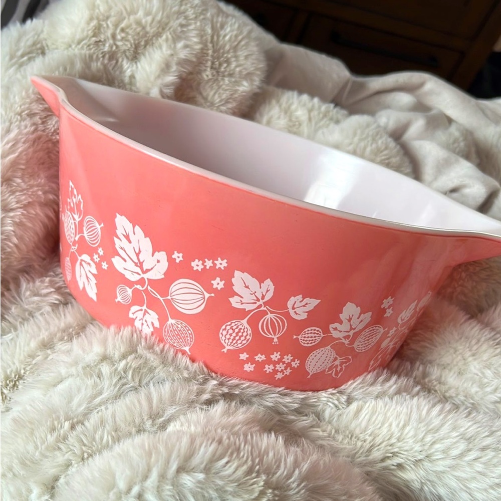 Pink Pyrex Gooseberry 2 1/2 qt casserole dish 475 - B